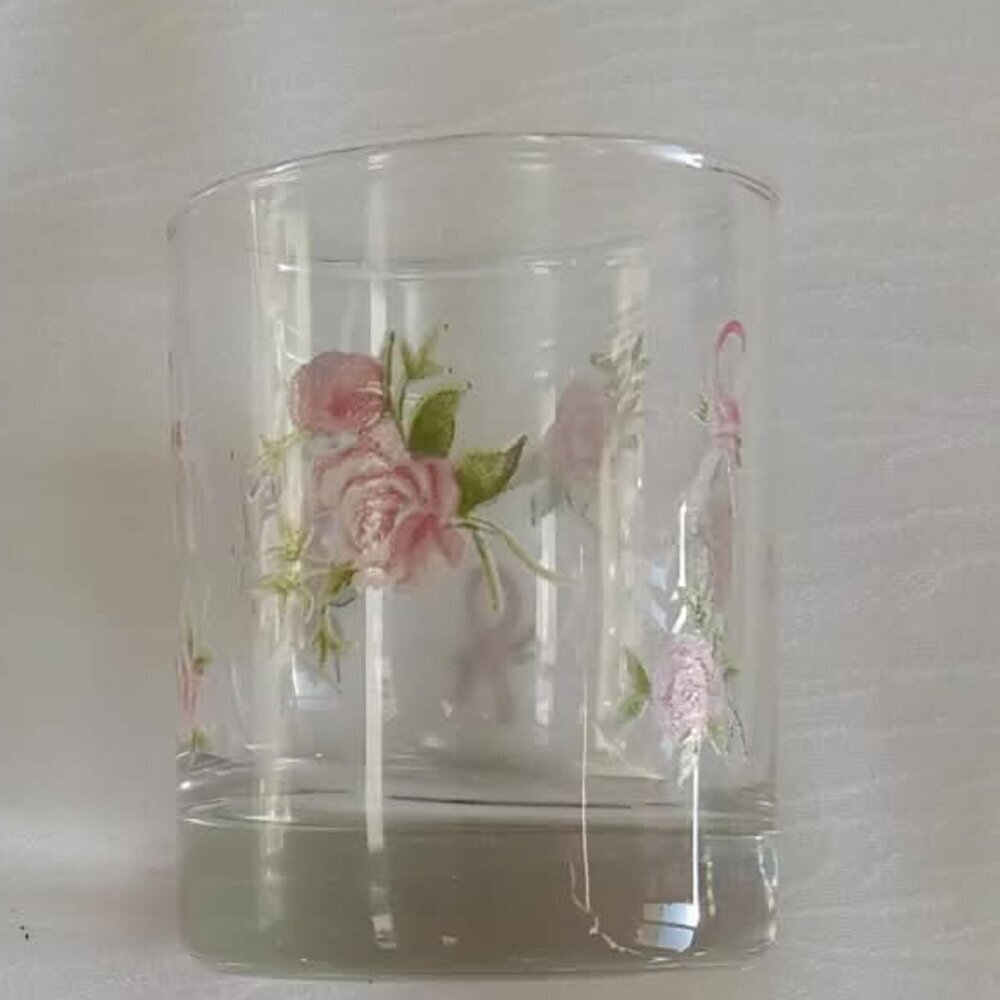 Beautiful vintage small glass with a heavy base and beautiful flower design X 1